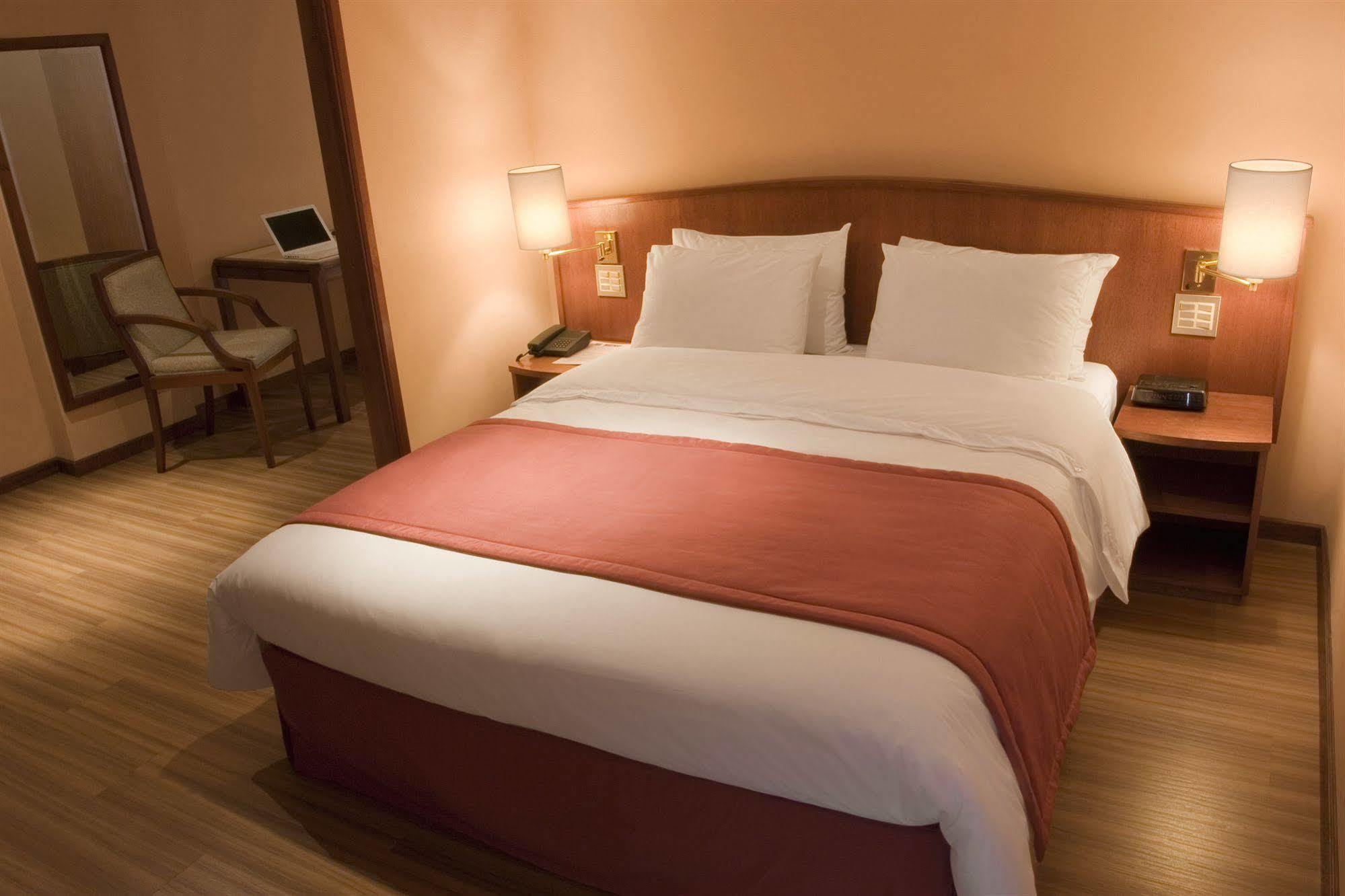 Hotel Moncloa São Paulo Buitenkant foto