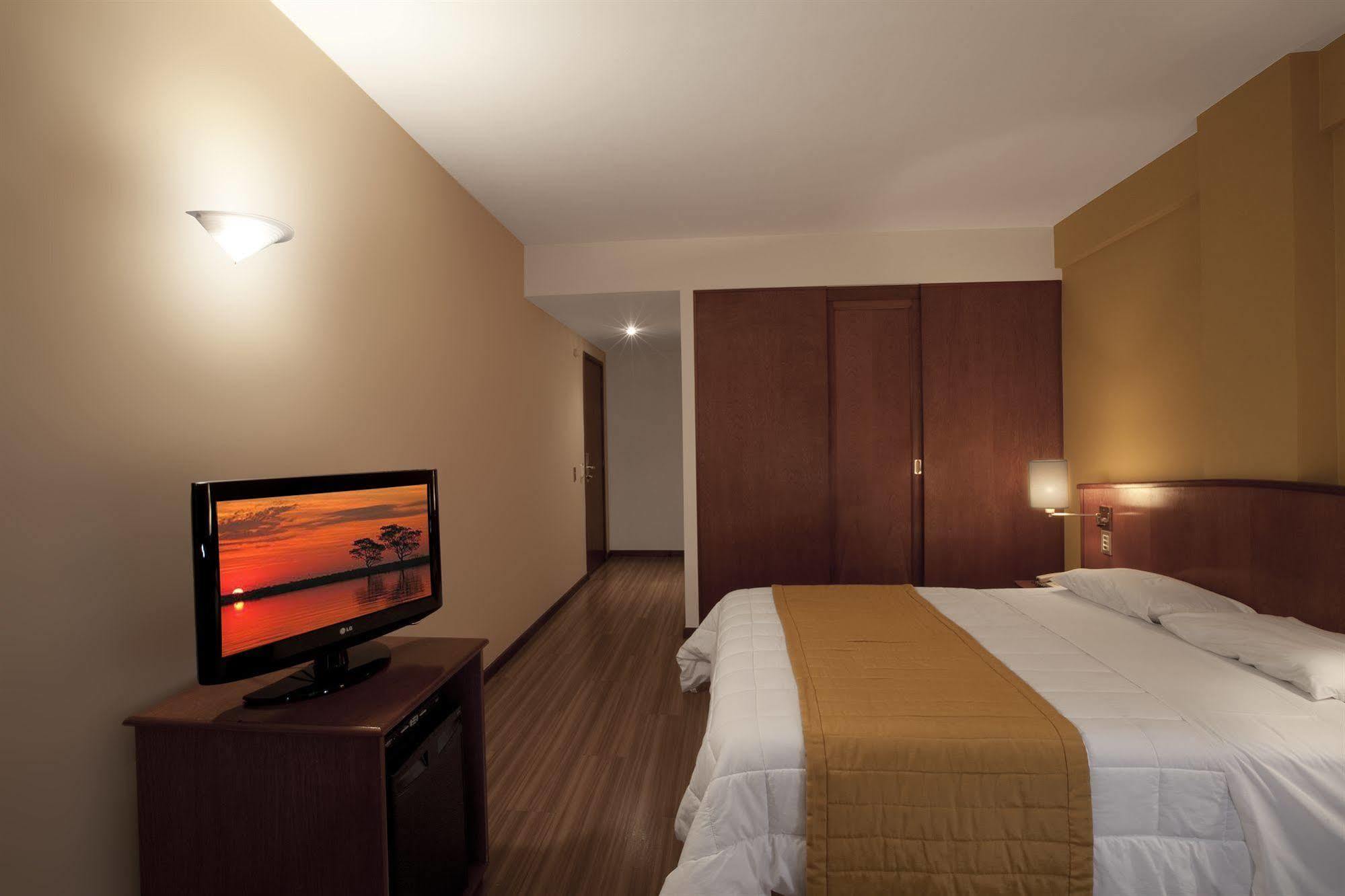 Hotel Moncloa São Paulo Buitenkant foto
